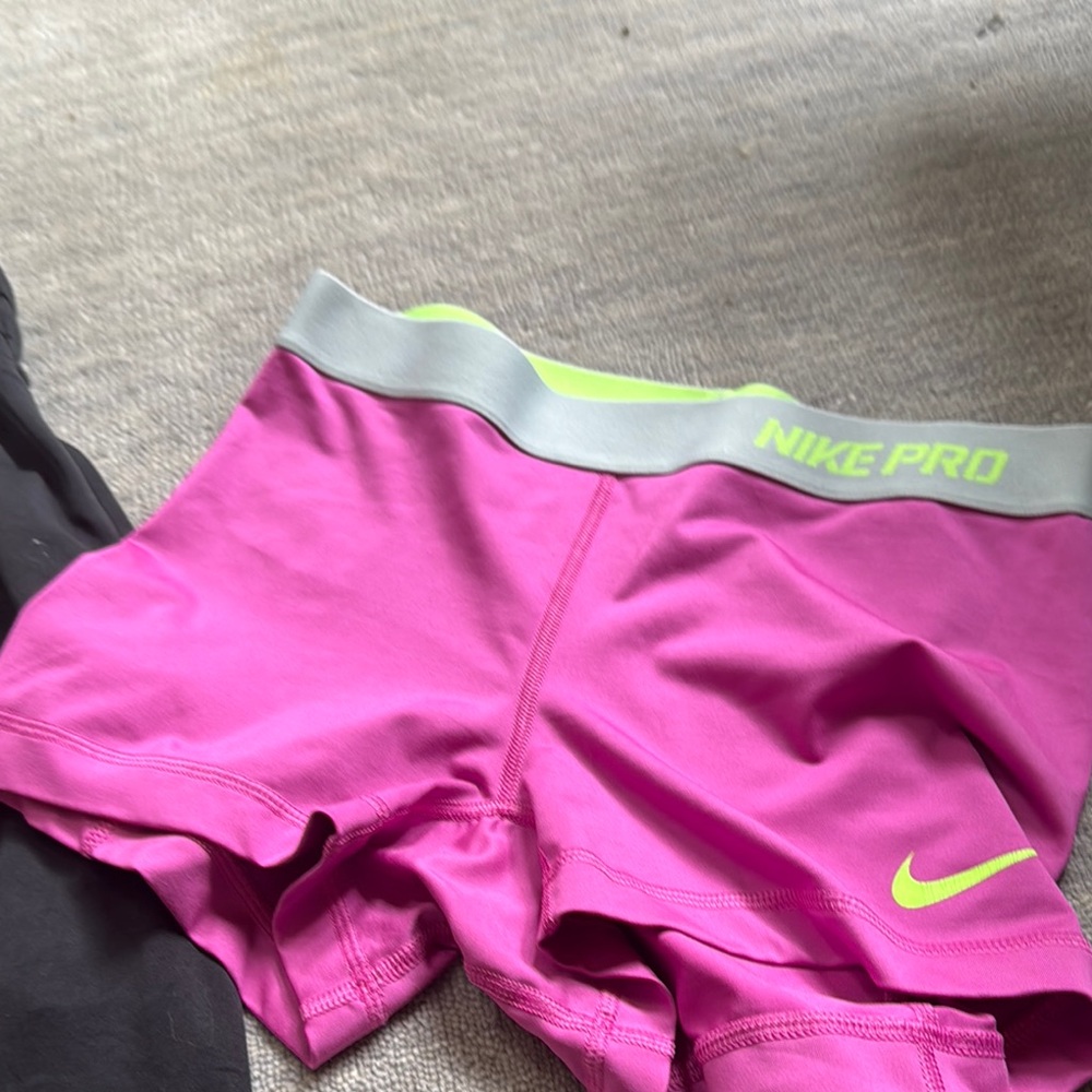 Women’s Athletic Set - S/M/L - Please look at each piece for size - Picture 2 of 9
